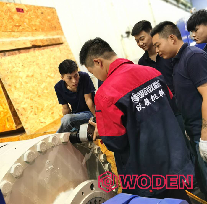 沃頓液壓扳手使用情景 沃頓液壓扳手使用情景