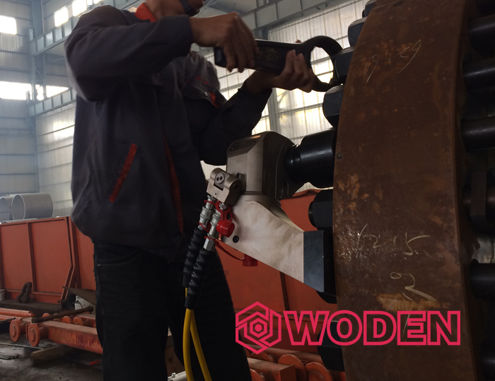 沃頓液壓扳手使用情景 沃頓液壓扳手使用情景