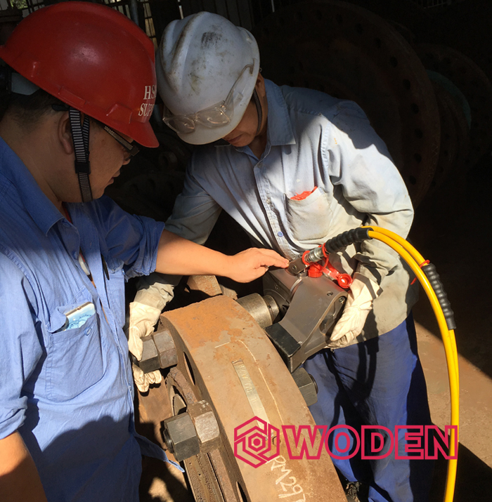 沃頓液壓扳手使用情景 沃頓液壓扳手使用情景