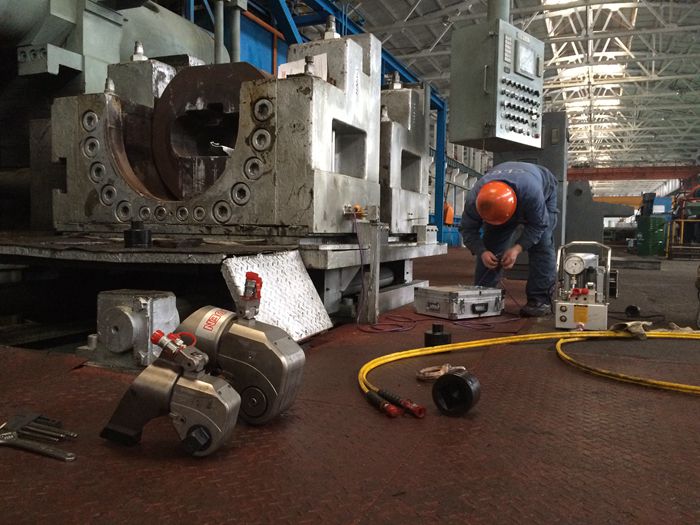 沃頓液壓扳手應(yīng)用于叢林鋁材現(xiàn)場情景 沃頓液壓扳手應(yīng)用于叢林鋁材現(xiàn)場情景