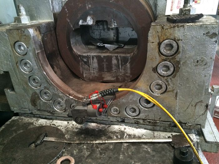 沃頓液壓扳手應(yīng)用于叢林鋁材現(xiàn)場情景 沃頓液壓扳手應(yīng)用于叢林鋁材現(xiàn)場情景