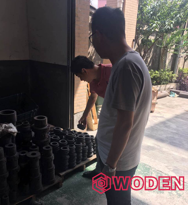 沃頓技術(shù)人員陪同參觀原材料車間 沃頓技術(shù)人員陪同參觀原材料車間