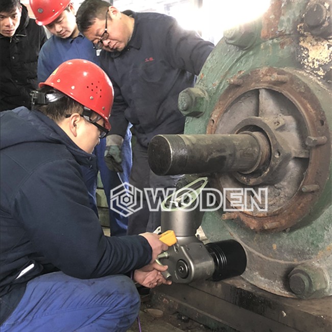 沃頓液壓扳手現(xiàn)場指導(dǎo)用戶使用 沃頓液壓扳手現(xiàn)場指導(dǎo)用戶使用