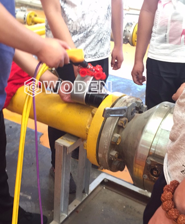 內蒙古某地用戶使用沃頓液壓扳手現場 內蒙古某地用戶使用沃頓液壓扳手現場