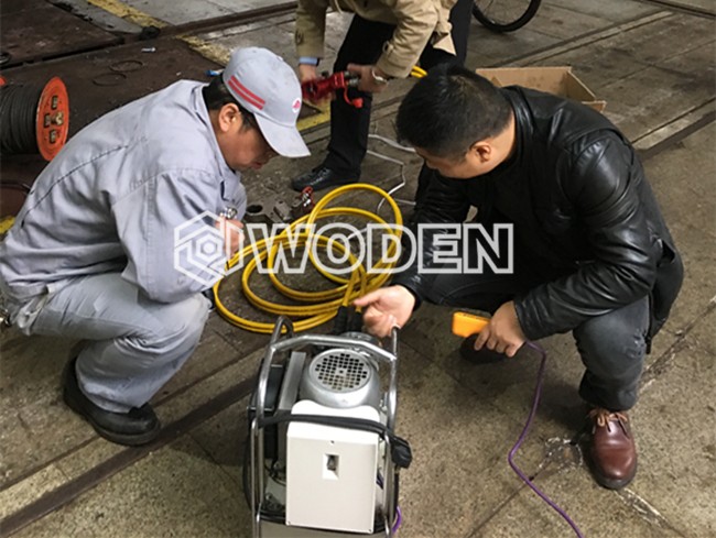 沃頓技術員指導用戶：連接泵站和扳手情景