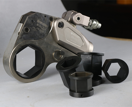 中空液壓扳手工作頭和過渡套的選型，有哪些區別？